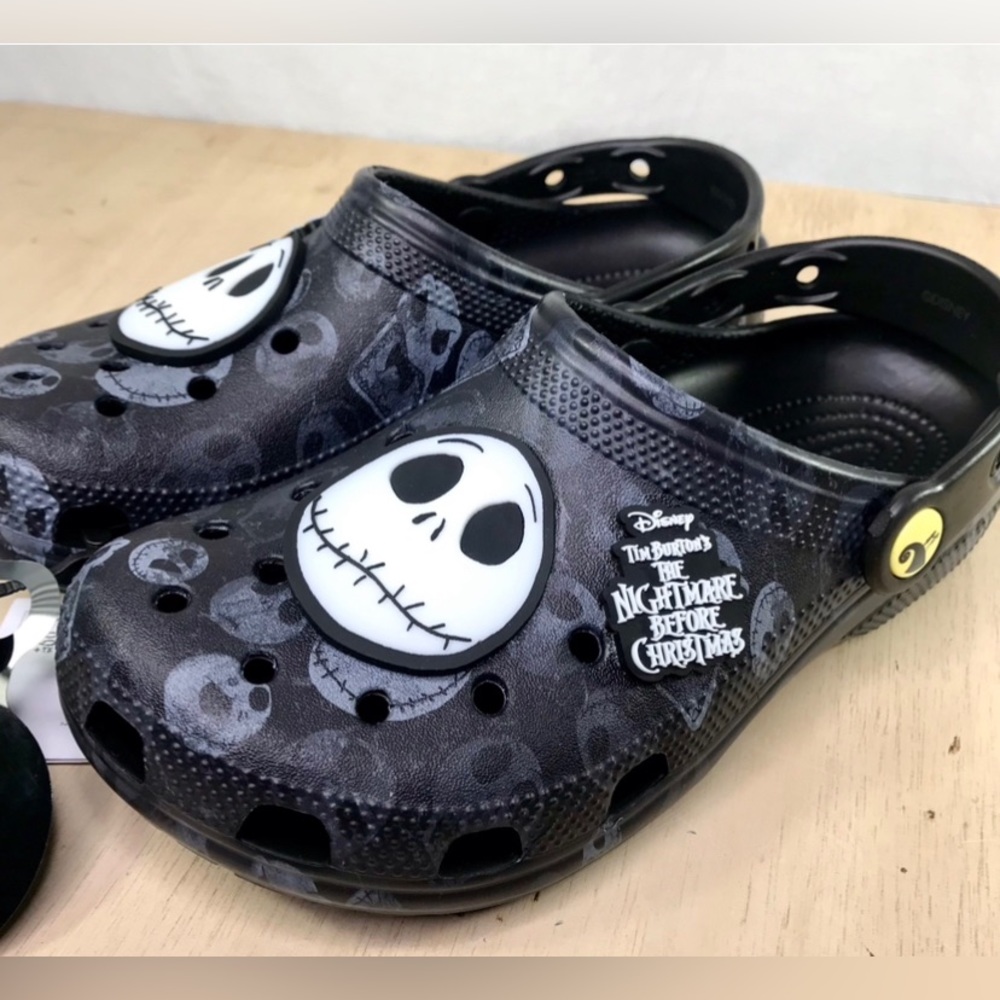 CROCS Clog Nightmare Before Christmas W8 Glow In Dark Black Jack Skellington